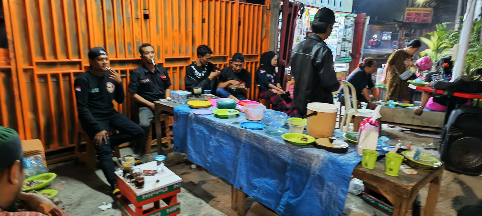 Kolaborasi Tim Media Anak Makassar Info Jalin Silahturahmi Sambil Makan Bersama