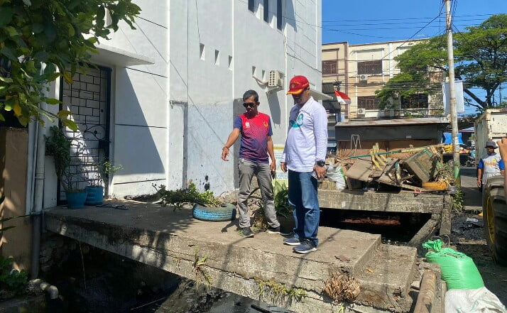 Koordinator Pakandatto Kota Makassar Bersama Dinas PU Pemberihan Sampah DRAINASE Di Dua Kecamatan