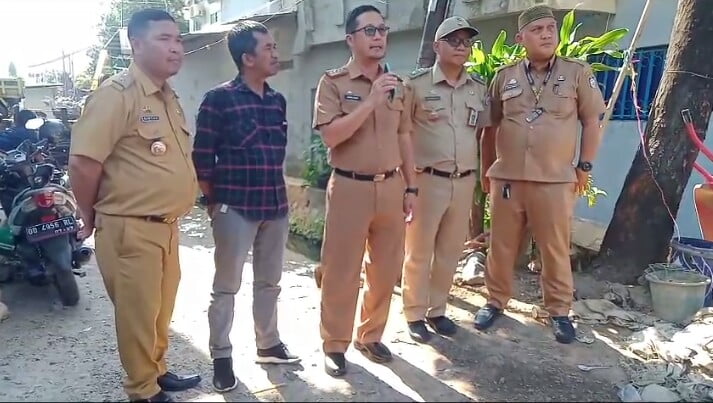 Drainase di Area Pasar Cidu Dipenuhi Tumpukan Sampah, Ini Pesan Camat Bontoala