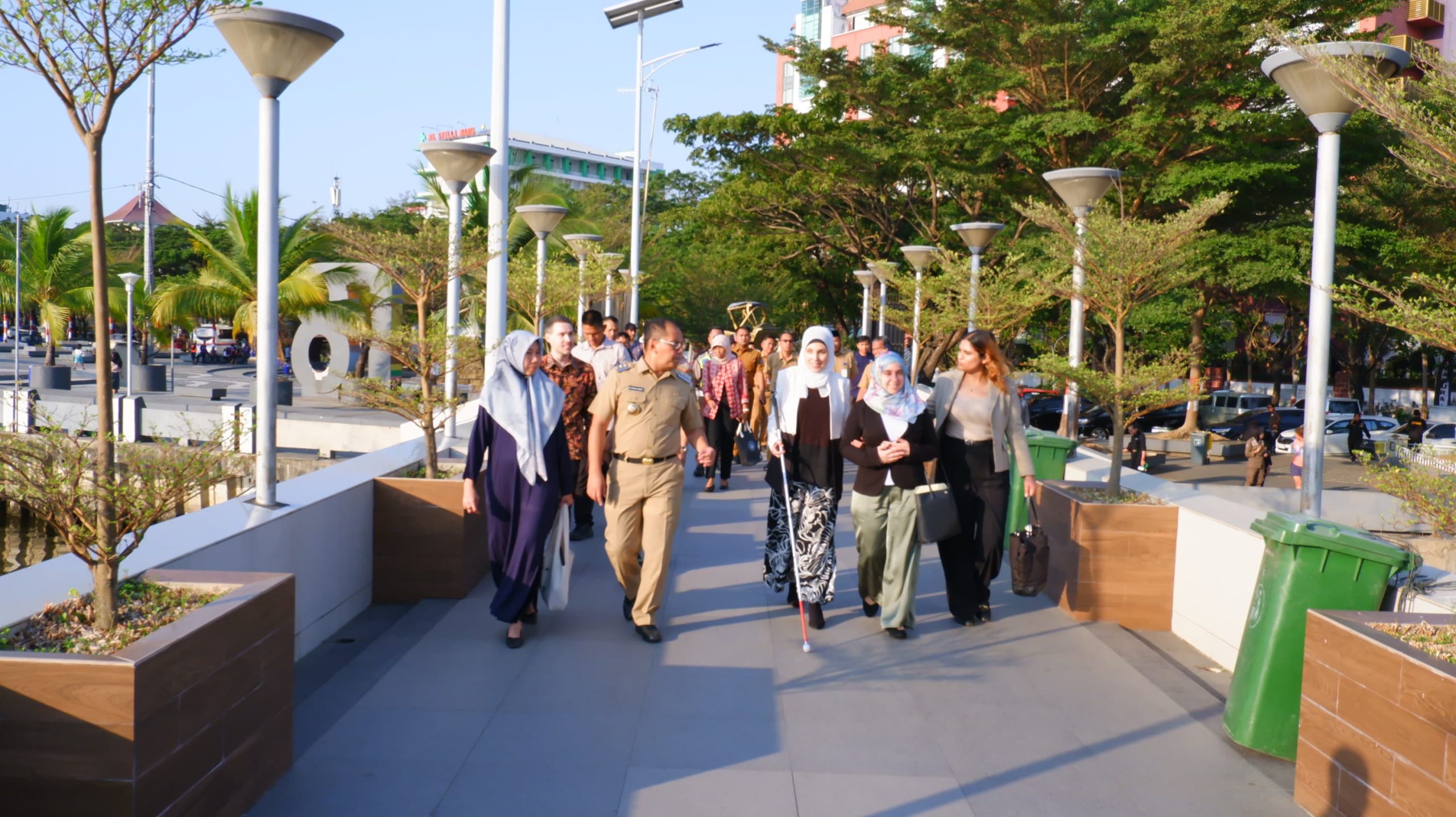 Camat Ujung Pandang Mendampingi Wali Kota Makassar Ir. H. Moh. Ramdhan Pomanto Sambut Tamu Kota