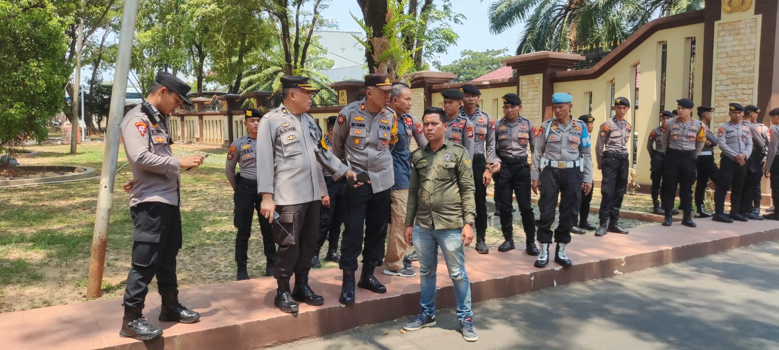 Ormas Dan LSM Demo di Depan Polda Sulsel Usut Tuntas Kematian Seorang Tukang Ojek di Makassar