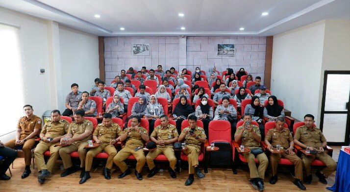 Camat Ujung Pandang di Dampingi Sekcam Ujung Pandang, Pimpin Rapat Koordinasi (Rakor) 