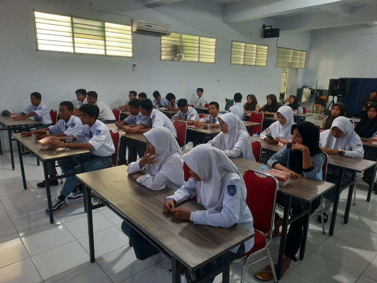 Kasat Intel Polres Bulukumba Berikan Materi Wawasan Kebangsaan Ke Pelajar SMK