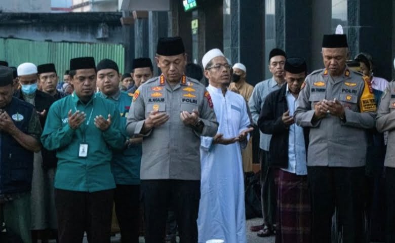 Resmikan Penggunaan Sumur Bor Bantuan Polri Ke Pengurus Mesjid Jami Nurul Hidayat, ini Harapan Kapolrestabes Makassar