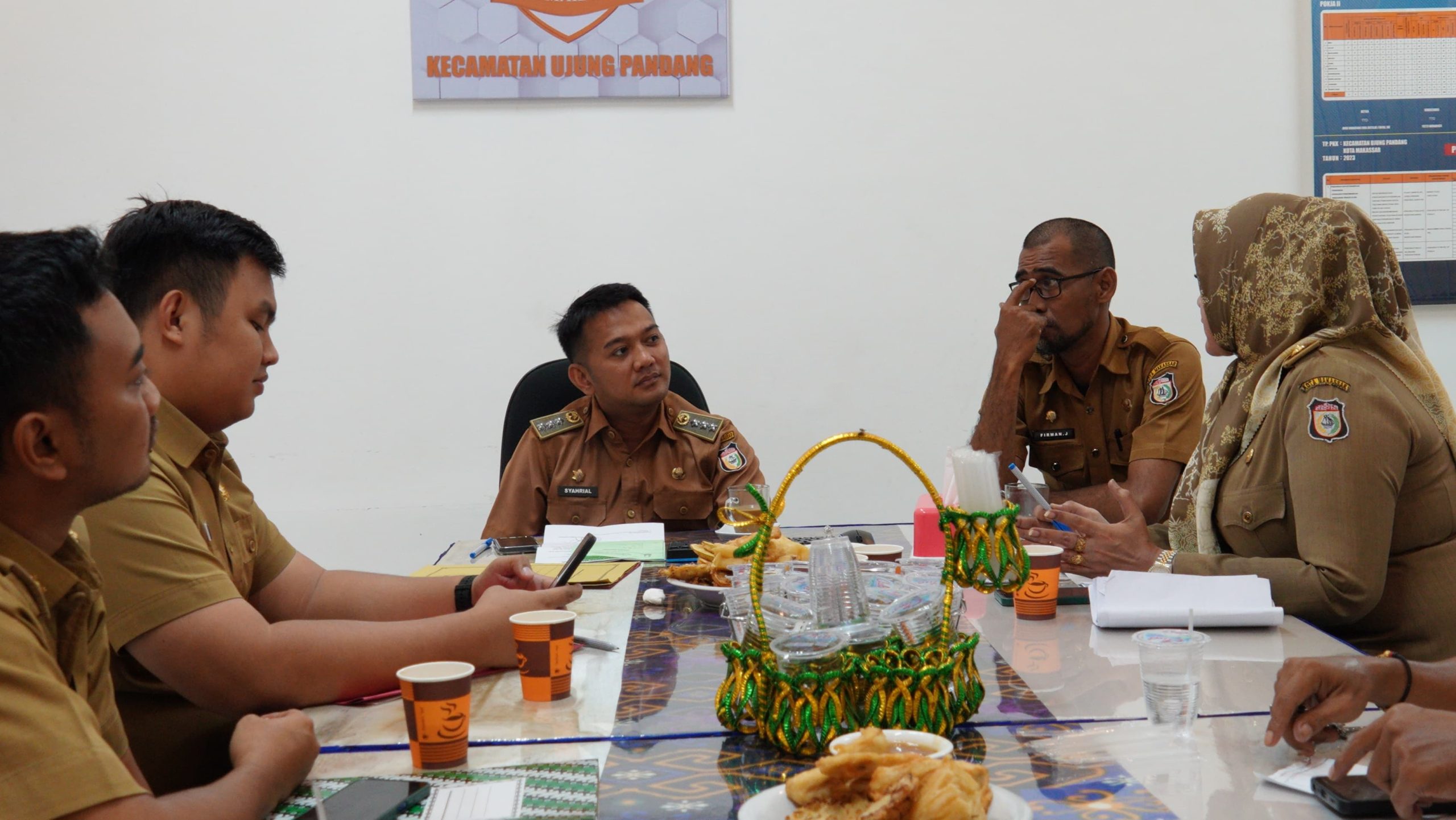 Camat Ujung Pandang, Gelar Rapat Bersama Lurah Se Kecamatan Ujung Pandang