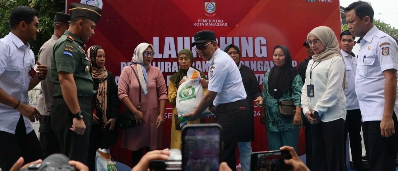 Walikota Makassar, Didapingi Plt Kepala Dinas Ketahanan Pangan lounching Penyaluran Pangan Pemerintah 