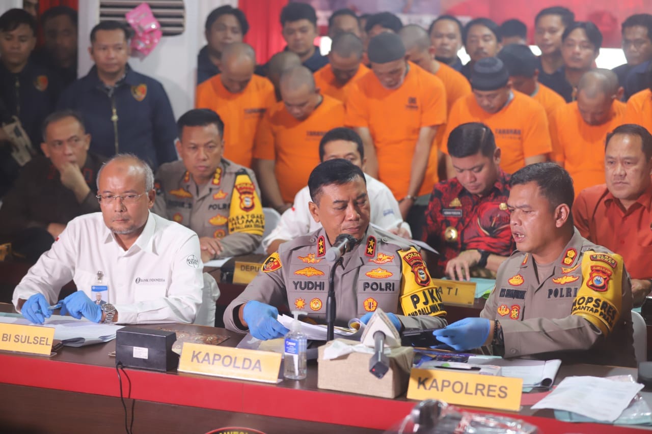 Kapolda Sulsel Pimpin Konferensi Pers Pengungkapan Kasus, Pembuatan dan Peredaran Uang Palsu di Polres Gowa